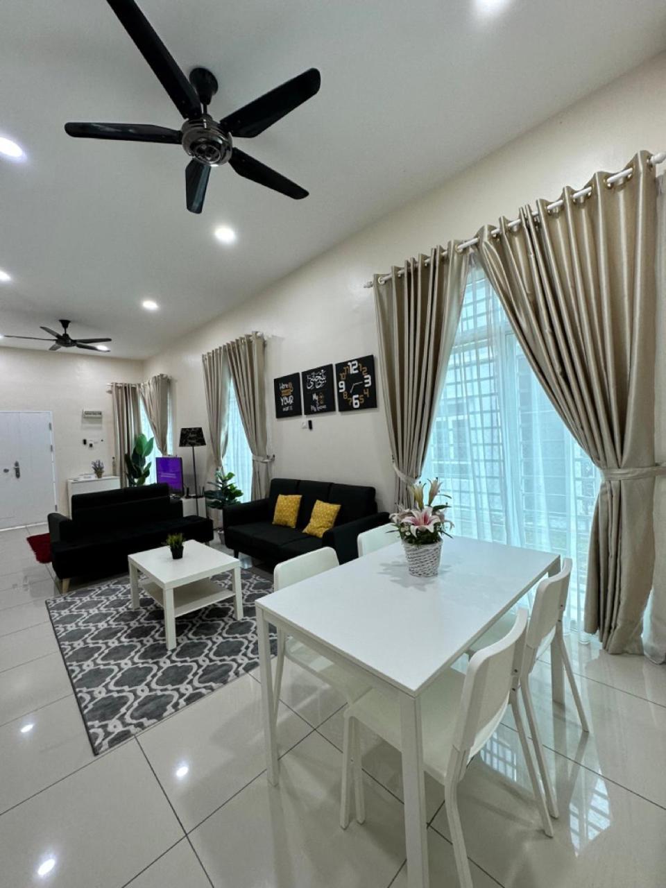 Rumahku Homestay, Taman Jasin Perdana Eksteriør billede
